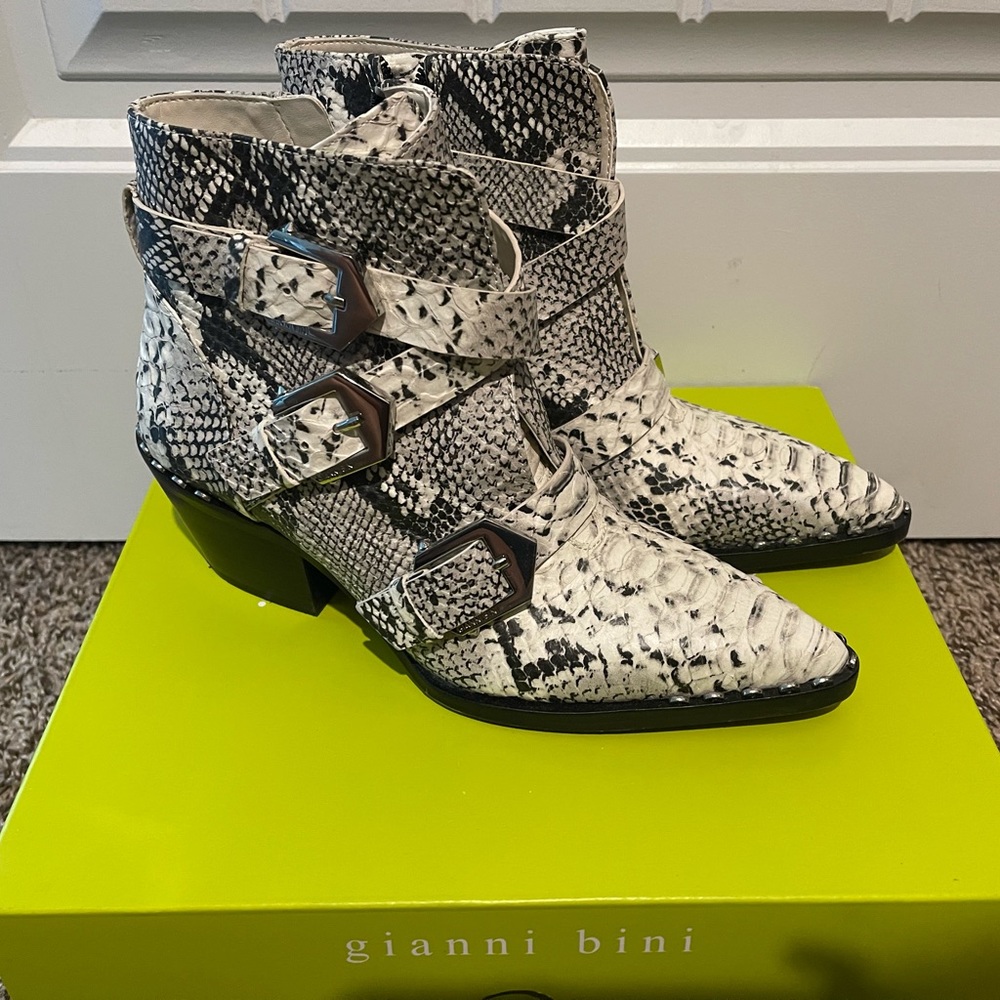 Gianni Bini Snake skin Quarter Boots